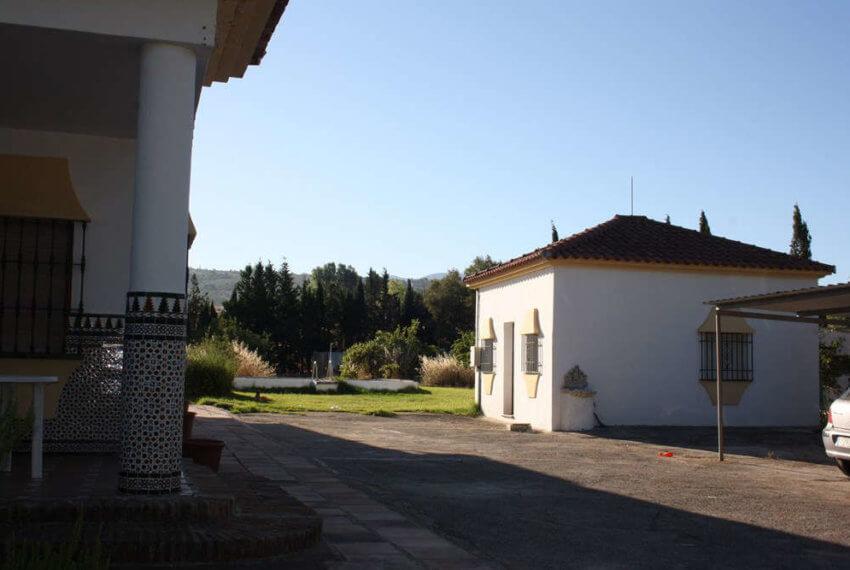 M-1024-casa-de-campo-mit-pool-und-tennisplatz-in-ronda-17