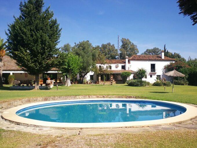 Landhaus mit Gaestehaus, Pool und Pferdestall in Jimena de la Frontera