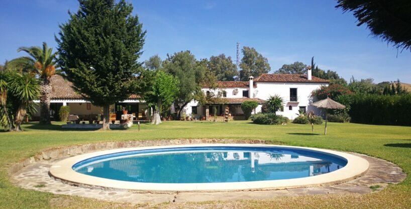 Landhaus mit Gaestehaus, Pool und Pferdestall in Jimena de la Frontera